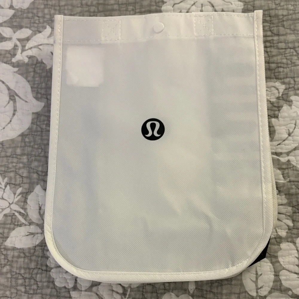 🖤Lululemon Heart Wristlet ~ Daily Essentials Socks & Lululemon White Shopper~NWT